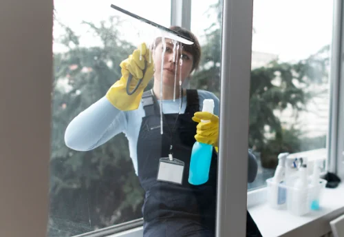 Nettoyage de vitres intérieures et extérieures à Trévières